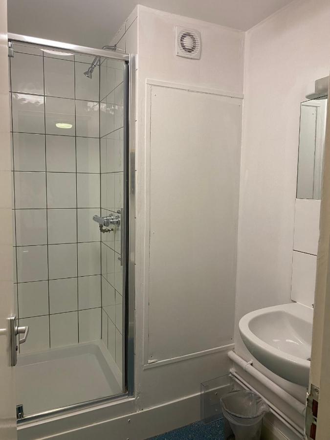 Charming Rooms For Students Only, Cricklewood Lane - Sk London Exteriör bild